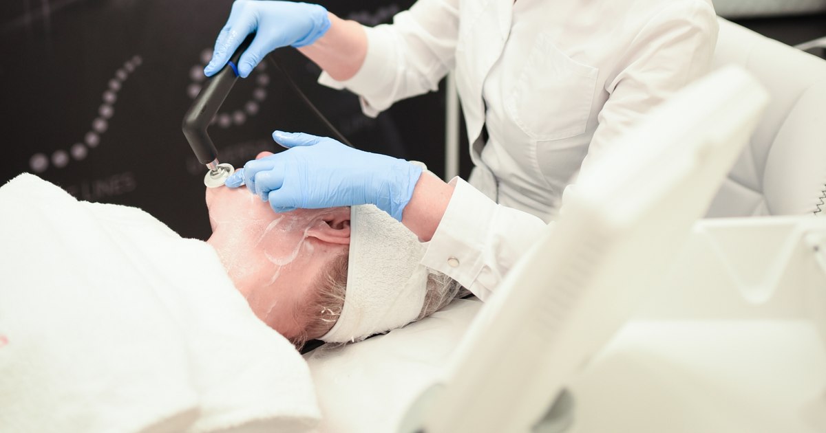 A woman died after a face lift at a clinic in Bucharest. The reason why the health inspectors could not enter the cabinet