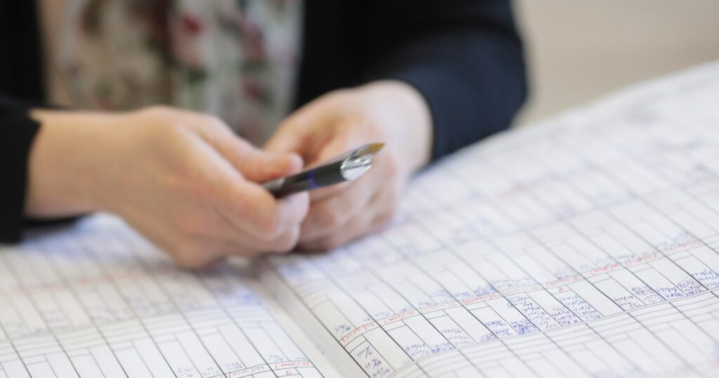 Analysis Titularization in Romania: old system in new times. Two teachers say how teachers' skills could be tested for real