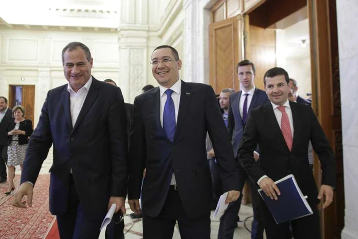 Marian Neacșu and Victor Ponta, after the dismissal of Sorin Grindeanu PHOTO Inquam Photos/Octav Ganea