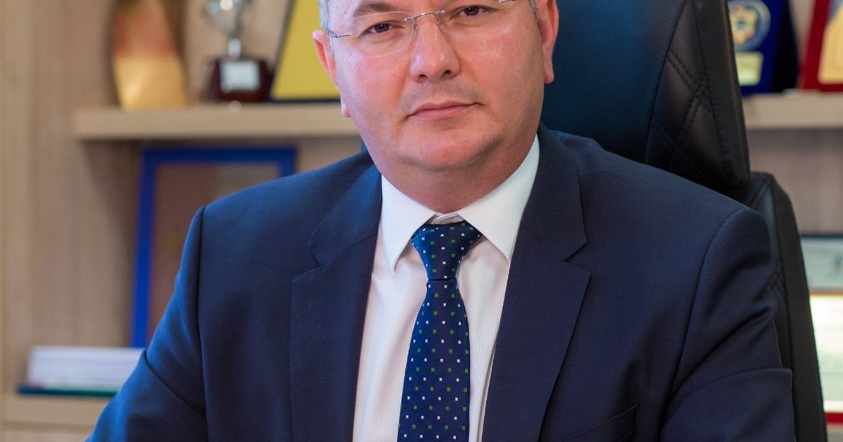 Hospital manager from Iasi, at work with a BMW of over 100,000 euros. The luxury car, registered to his father's company, a 76-year-old pensioner