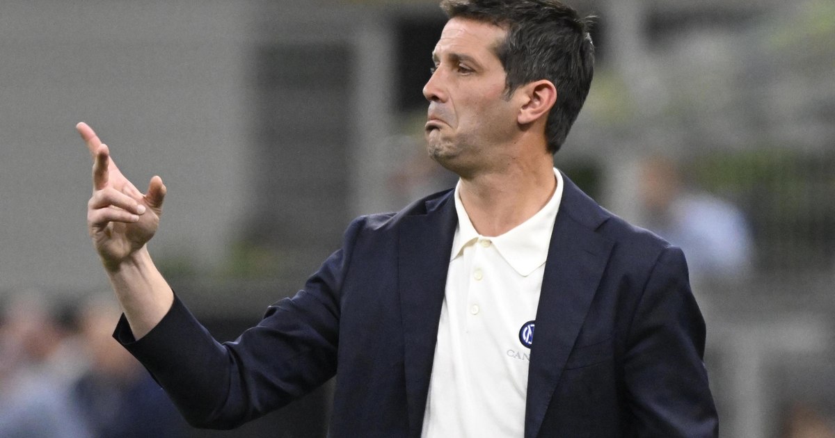 Italy, at Chivu's feet. The Romanian coach receives applause from thousands of kilometers away