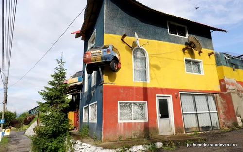 the house from Lupeni, photo Daniel Guta