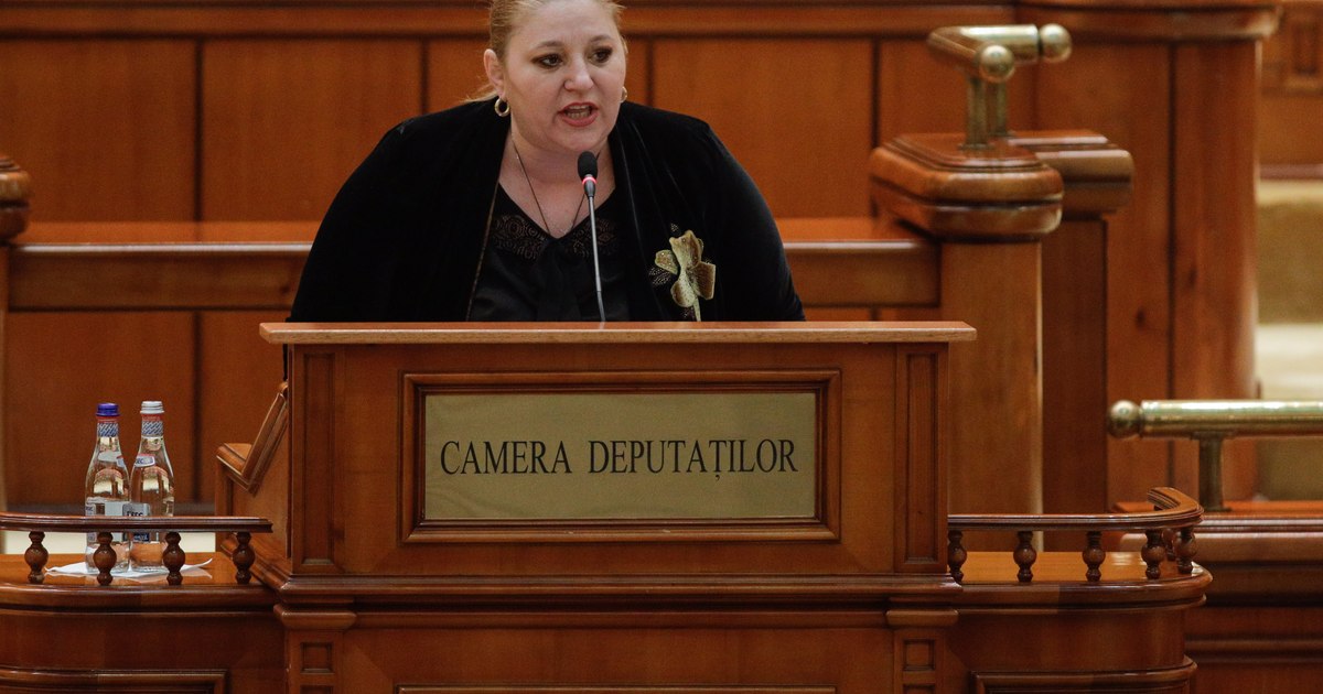 Sosoacă announces that SOS is filing a motion of censure against the Bolojan Government: "We do it, you sign it"