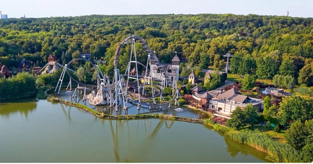 Spectacular and cheap alternatives if you can't afford Disneyland. Fairytale lands for families, which can prove accessible to Romanians
