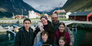 Video Cristian Mungiu, accused of “reactionary propaganda” at Cannes, after the presentation of the film “Fjord”, inspired by the case of a Romanian family from Norway