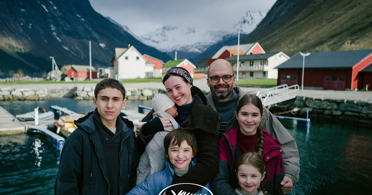 The film "Fjord", directed by Cristian Mungiu, entered the official competition of the Cannes Film Festival. Sebastian Stan stars