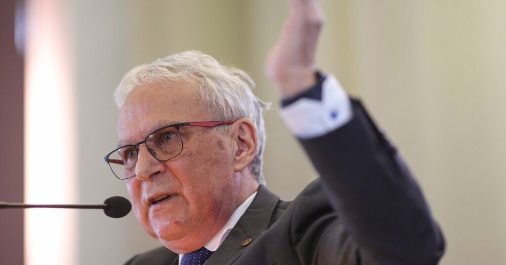 The new president of the Romanian Academy is the one who gave the verdict of plagiarism in the case of Victor Ponta: "Copy-paste"