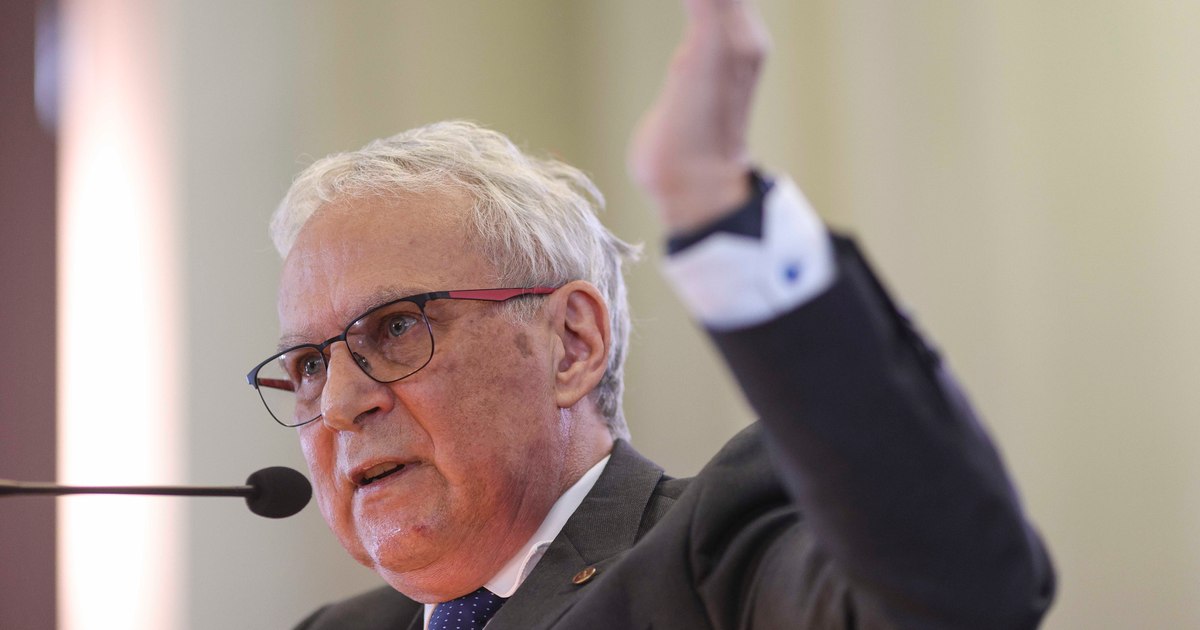 The new president of the Romanian Academy is the one who gave the verdict of plagiarism in the case of Victor Ponta: "Copy-paste"