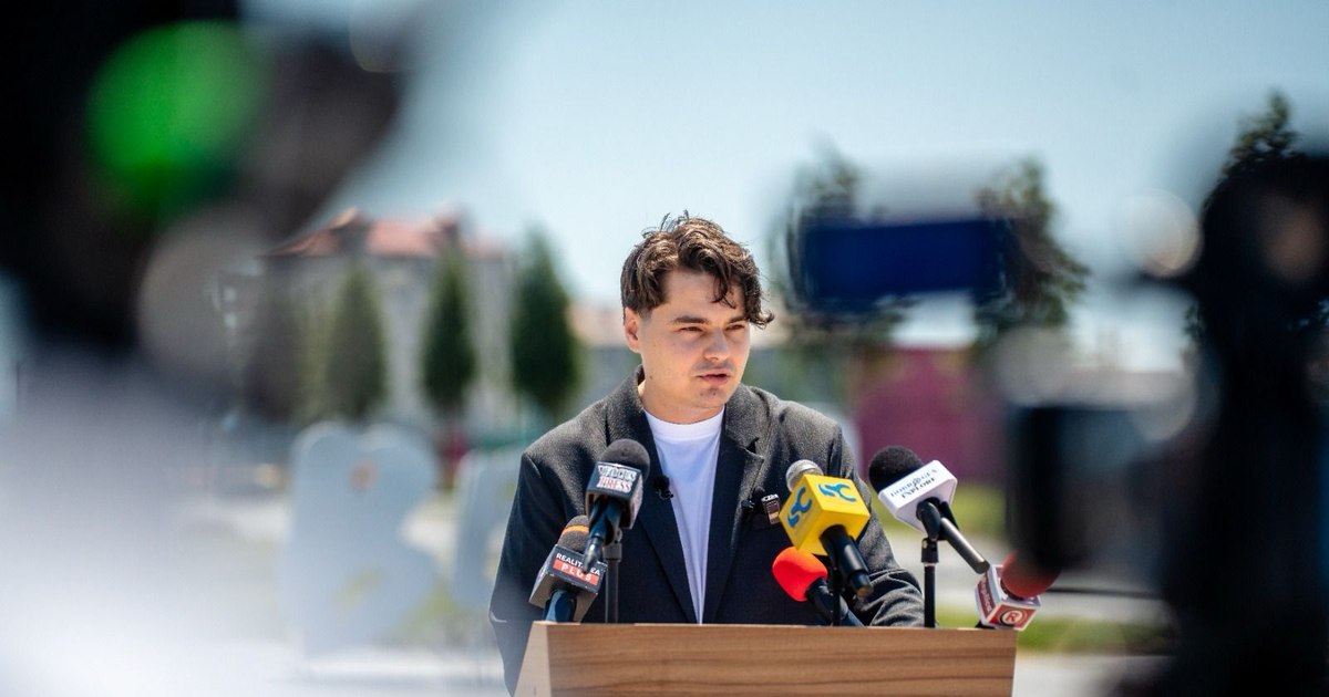 Tickets for 1 leu for Nibiru, on April 1. Selly: "You heard that right. It's not a trick"