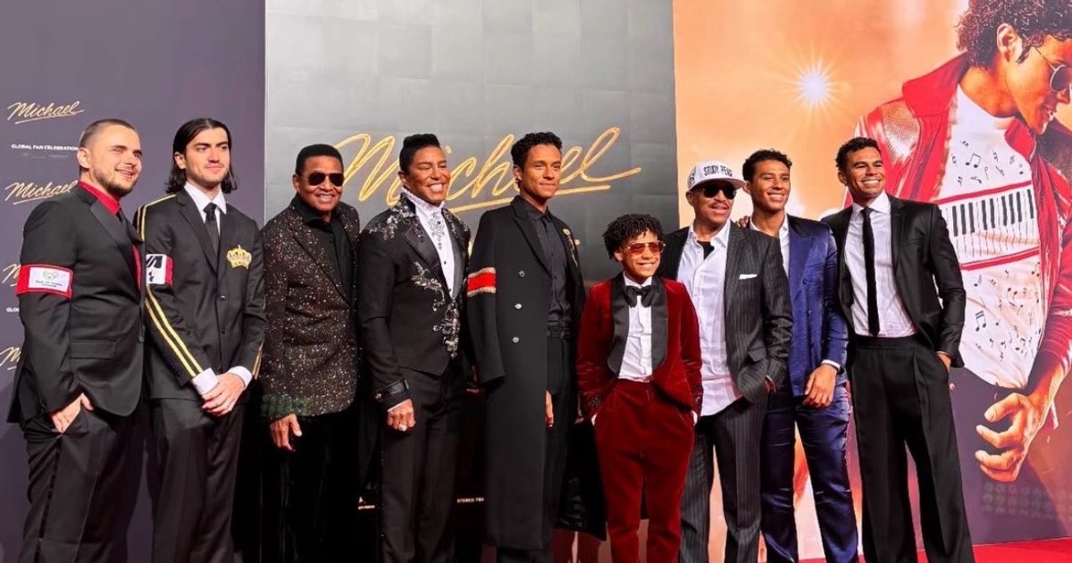 Video Michael Jackson's family and thousands of fans celebrated the premiere of the biopic about the "King of Pop"
