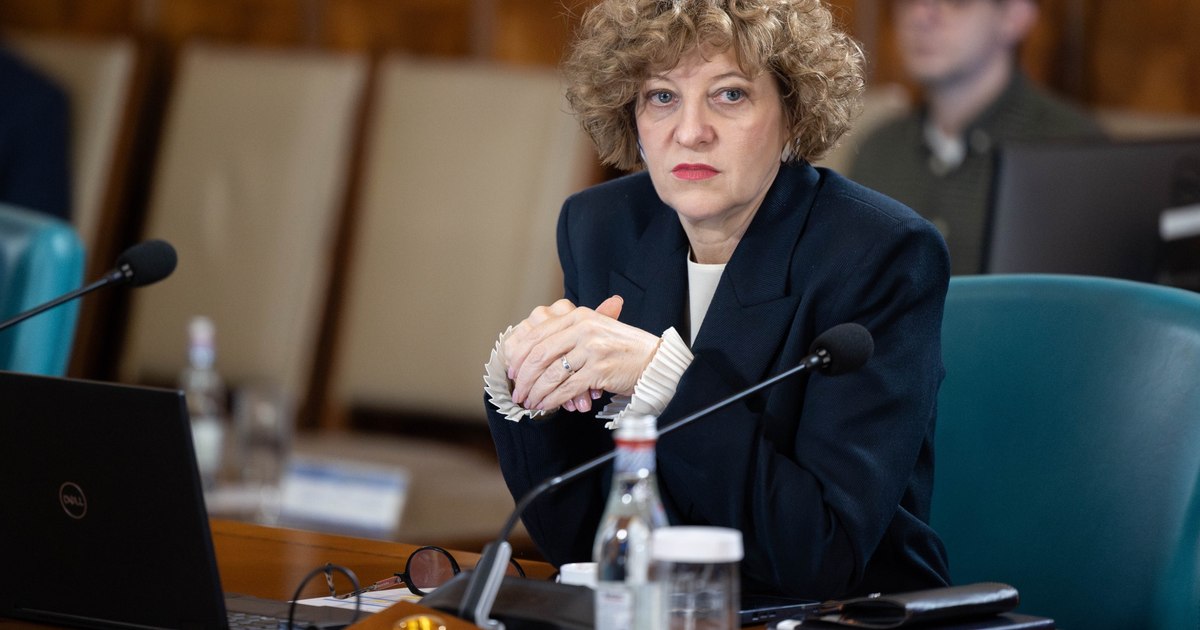 Video Oana Gheorghiu announces the closure of some state companies with historic debts. Romania is "a ship on a stormy sea with a fire on board"