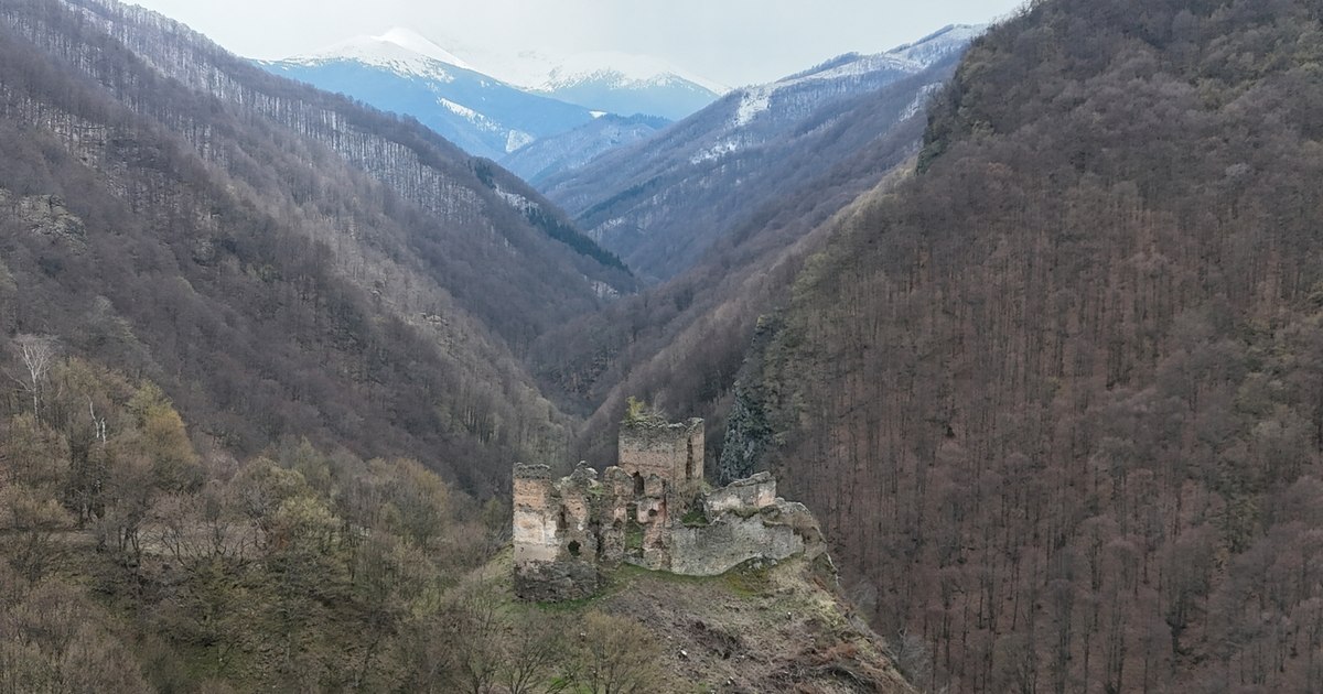 Video The Carpathian Castle, rediscovered on a spectacular route. The mysteries of the Colț fortress, abandoned for centuries at the foot of the Retezat