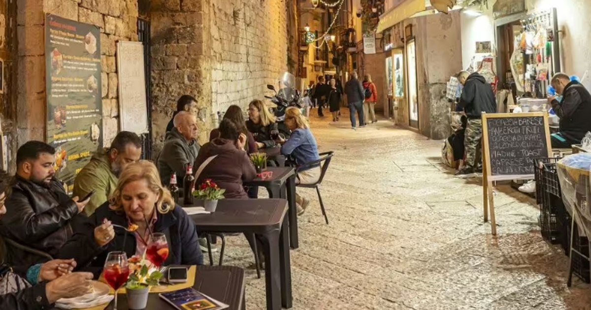 Video The destination in Italy where pasta is made on the street, under the eyes of tourists: "It's authentic and it's extraordinary"