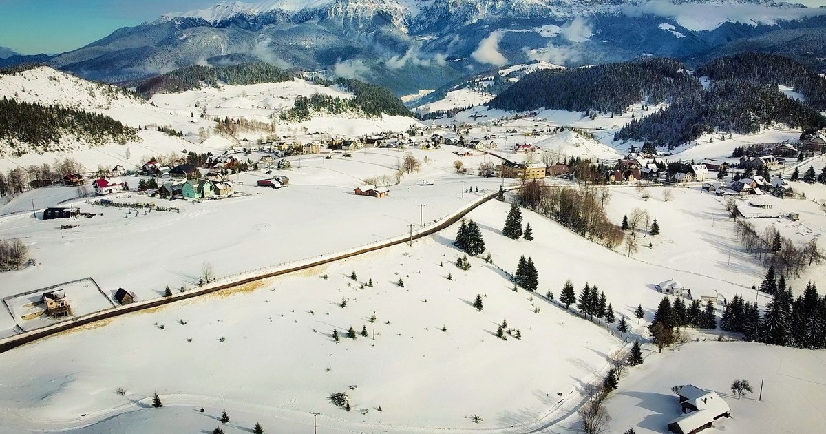 Video Villages from Romania raised above the clouds. The story of the "highest" archaic settlements, sought after by tourists