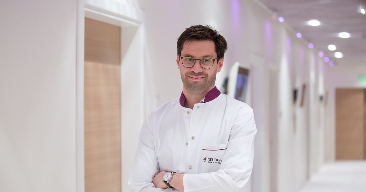 When does a headache become a medical emergency? Neuroaxis specialists tell you which signals to pay attention to