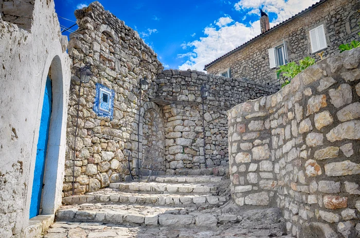 The old district of Himara PHOTO wikipedia