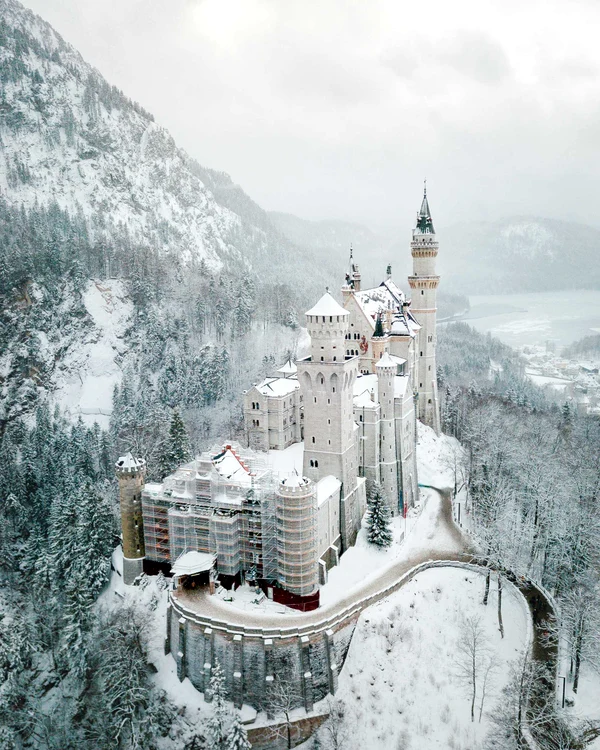 Neuschwanstein PHOTO FindUSLost