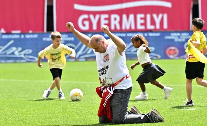   Laszlo Dioszegi took the field Photo/Sportpictures 
