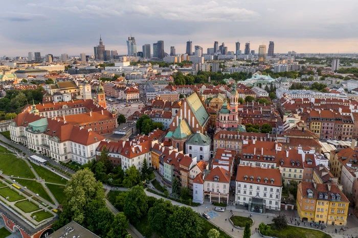 Warsaw's Old Town, Stare Miasto. Caesar Wars photo. Go to Warsaw