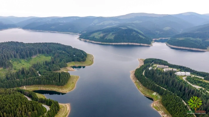 Lake Otter. Photo by Daciana Stoica