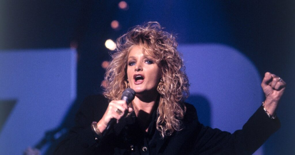 Bonnie Tyler, in critical condition after medical complications: the artist was placed in an induced coma