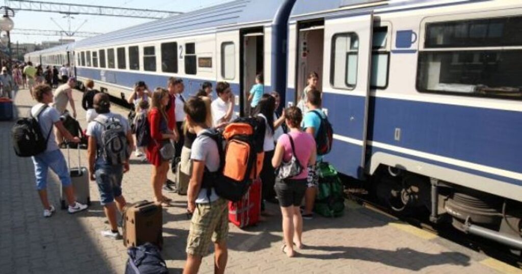 CFR Călători announces when the "Sun Trains" will run to the Coast. The novelty that awaits travelers