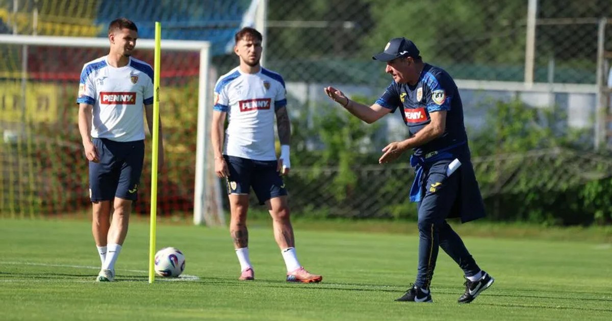 Hagi officially started his second term at the national team. The "King" is "whipping" the tricolors in Mogoșoaia