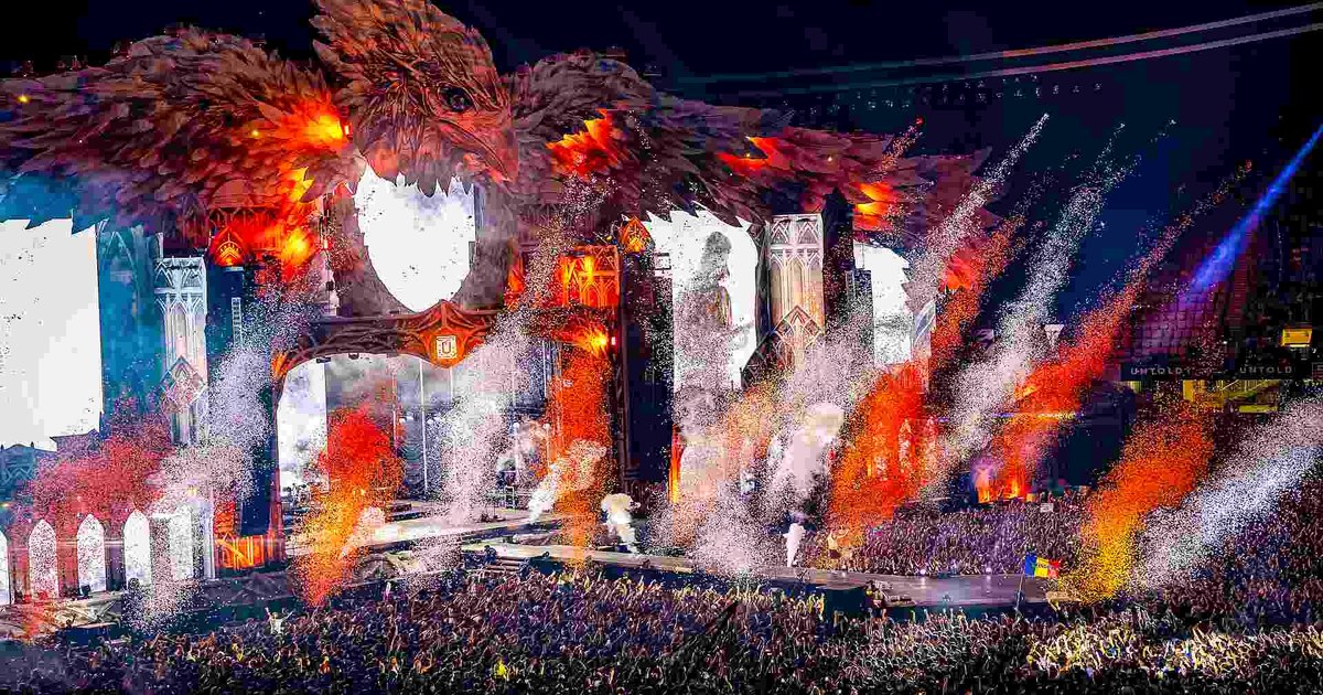 How much does it cost to go to a festival in Romania this summer and who can you see with that money