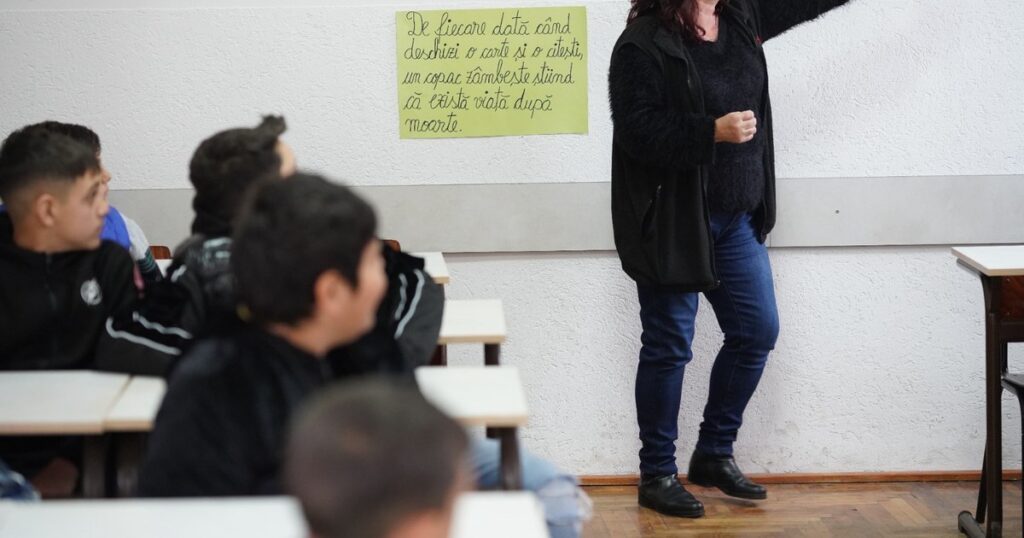 How we can keep children from vulnerable communities in school. The feeling that "someone sees me", the most important