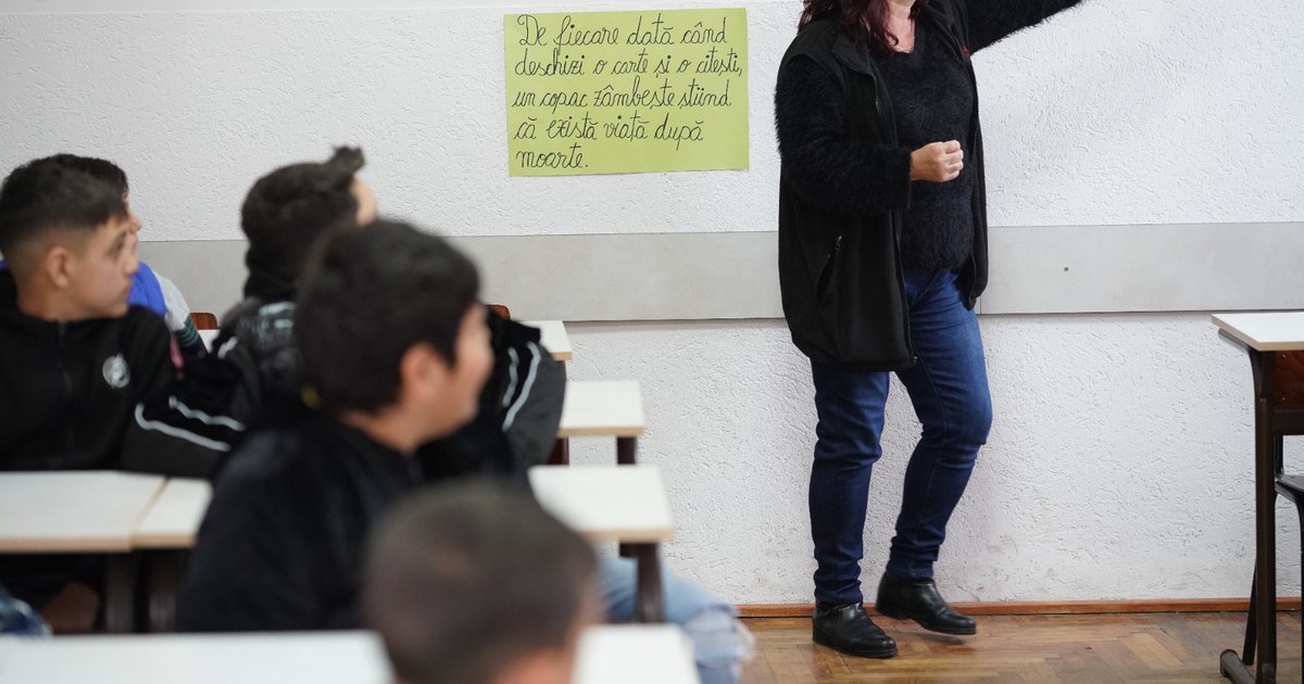 How we can keep children from vulnerable communities in school. The feeling that "someone sees me", the most important