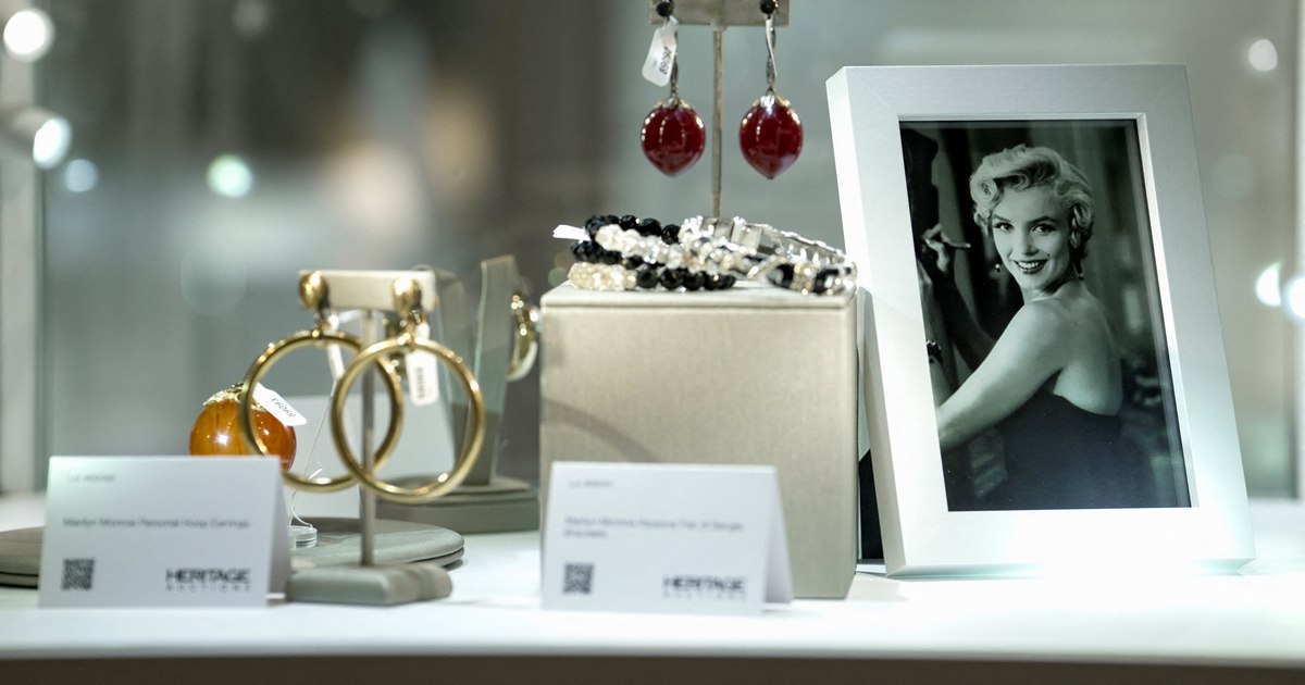 Jewels and private letters that belonged to Marilyn Monroe, put up for auction