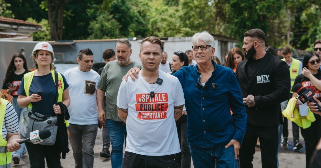 Photo Actor Eric Roberts, visiting the construction site of the new Pediatric Psychiatry Clinic in Obregia: a 16.5 million euro project
