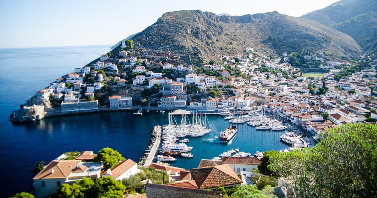 Photo The Greek island loved by seniors where cars are prohibited and tourists seek absolute tranquility