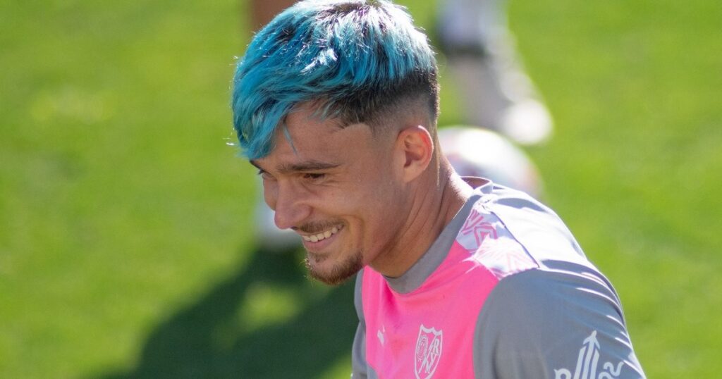 Rayo Vallecano fans, victims of the scam. Andrei Rațiu contributed financially to fulfill their dream before the Conference League final