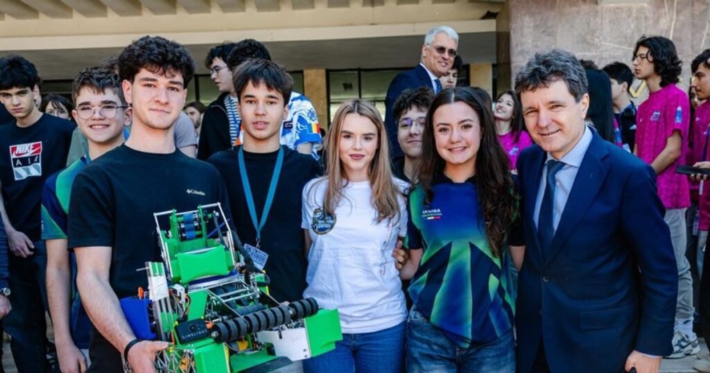 Romanian students won the first 4 places at the World Robotics Championship. Nicușor Dan: "Romania is proud of you"