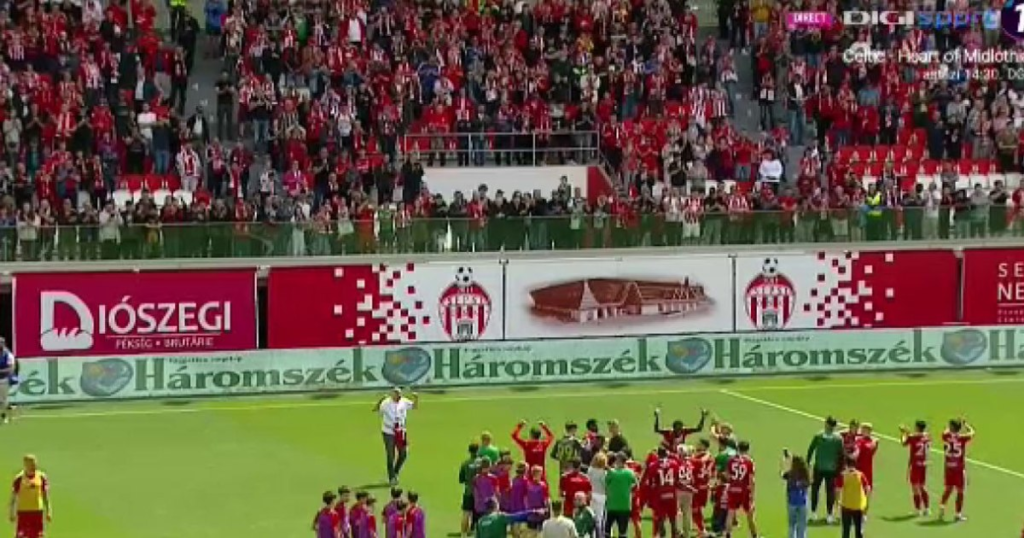 Sepsi OSK returns to the Superliga! It was a big celebration at Sfântu Gheorghe, with patron Laszlo Dioszegi in the foreground