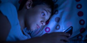 Social media, as dangerous for children as smoking: how it affects their health