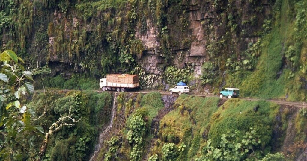 The place where traffic rules confuse tourists: you drive both on the right and on the left