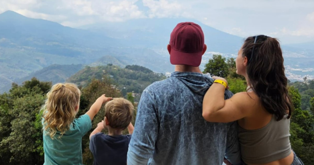 Video A family with two children sold everything and went around the world: "They don't need school"