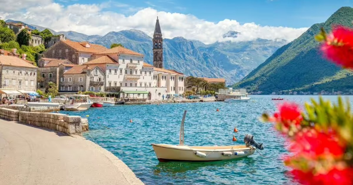Video A travel expert revealed three affordable and spectacular European destinations for summer: gorgeous beaches, dreamy scenery and low prices