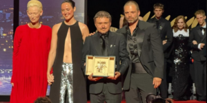 Video Cristian Mungiu wins the big Palme d’Or trophy at the Cannes Film Festival with the film “Fjord”