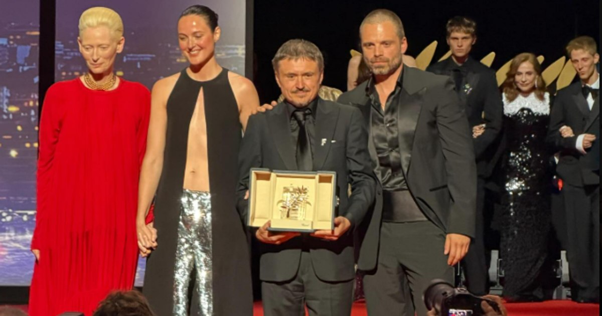 Video Cristian Mungiu wins the big Palme d'Or trophy at the Cannes Film Festival with the film "Fjord"