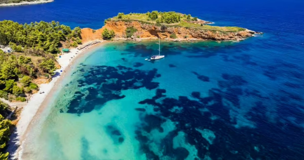 Video Greece's underrated destination with low prices, deserted beaches and spectacular scenery: "Much more relaxed than Mykonos and without the tourist crowds"