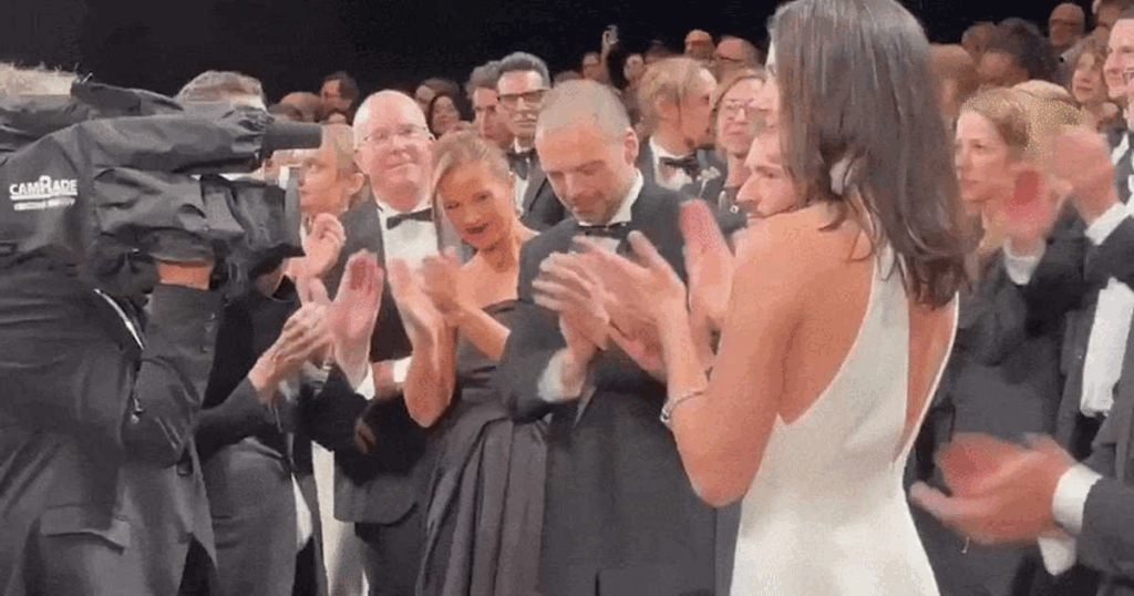 Video Mungiu's film makes waves at Cannes: "Fjord", applauded for 12 minutes and enters the race for the Palme d'Or. Sebastian Stan and Renate Reinsve conquer the audience