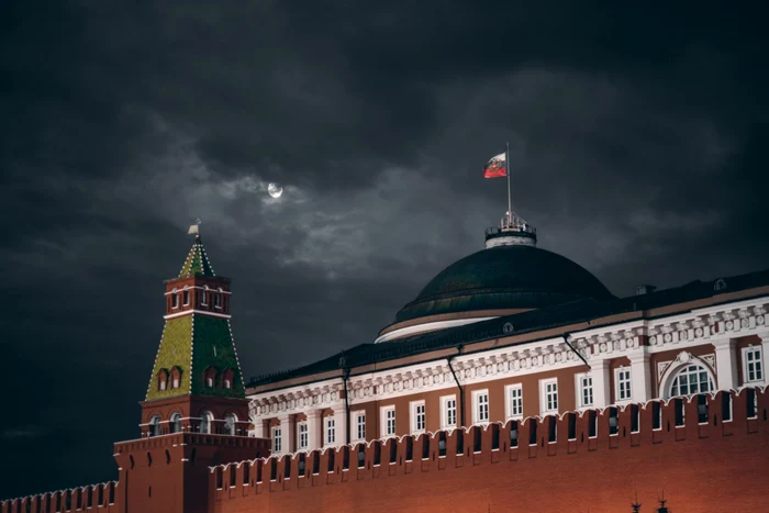 What happens to Romanians in Russia if diplomatic relations freeze