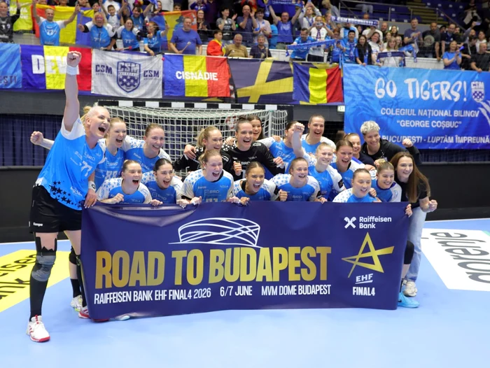 The CSMB handball players celebrated qualifying for the Final Four (Photo: Marian Burlacu)