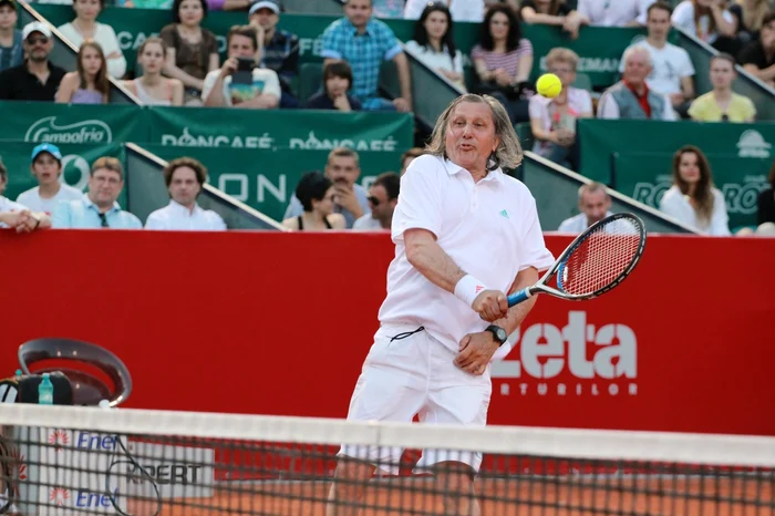 Ilie Năstase performed during the tennis matches (Photo: Marian Burlacu)