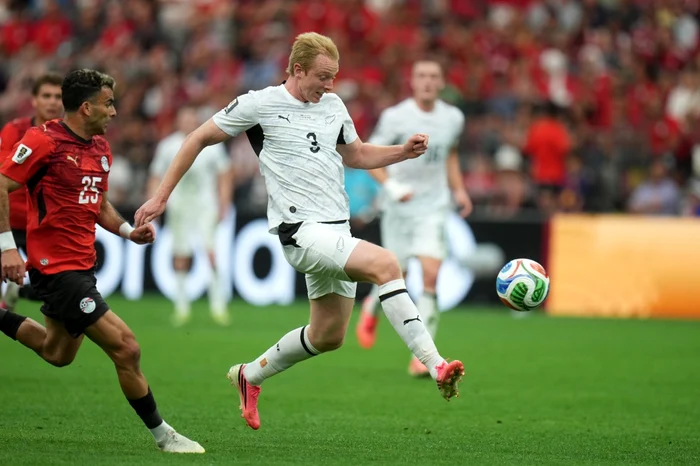 New Zealander Francis de Vries launches into an attack (Photo: EPAIMages)