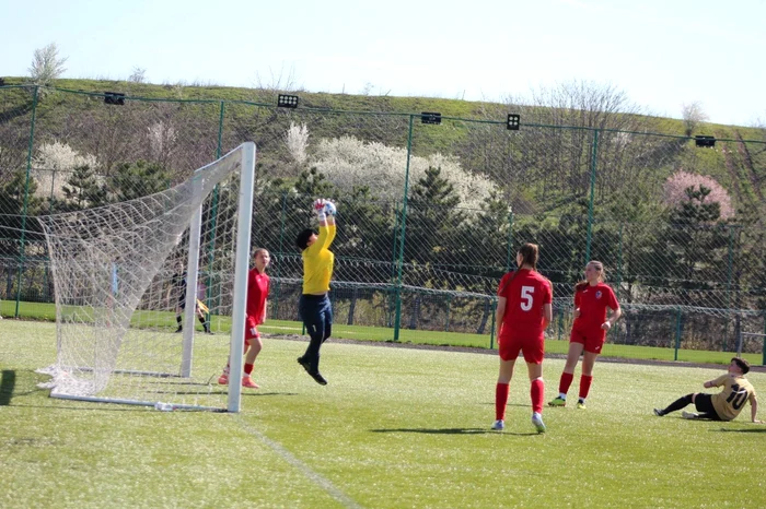 Andra Romaniuc plays for the women's team of FC Botoșani