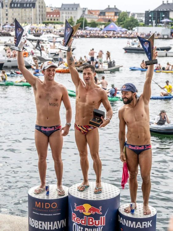 Constantin Popovici took 1st place, and Cătălin Preda was 3rd (Photo: Red Bull Cliff Diving)